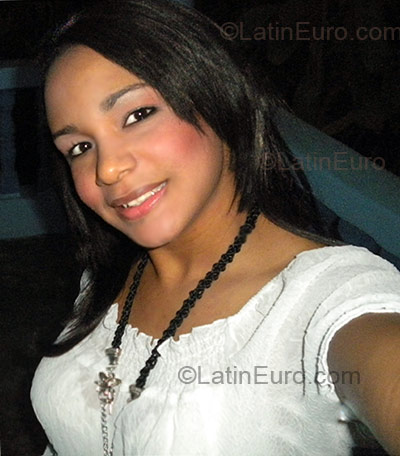 Date this foxy Dominican Republic girl Emilsis from  DO2043