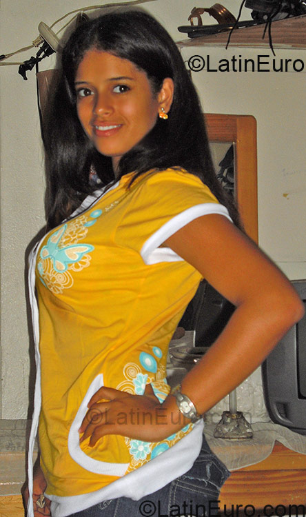 Date this funny Dominican Republic girl Glennyl from Santo Domingo DO2073