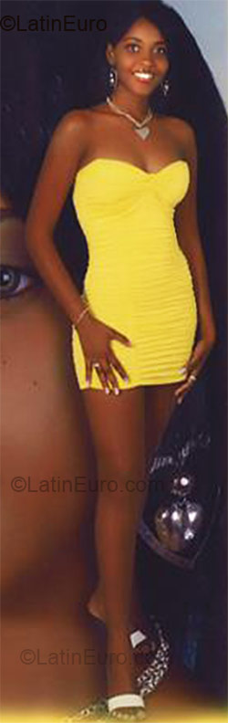 Date this sensual Dominican Republic girl Ysenia from Santo Domingo DO2179