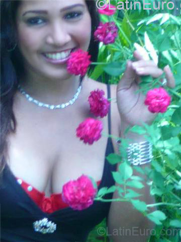 Date this attractive Dominican Republic girl Ana Silva from Santiago DO2221