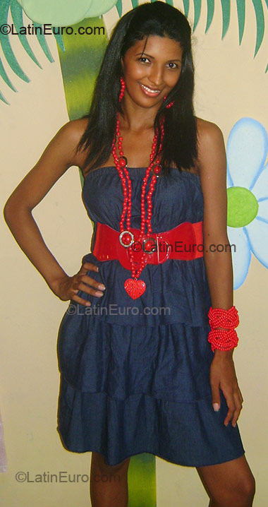 Date this good-looking Colombia girl Magda Lucia from Cartagena CO1874