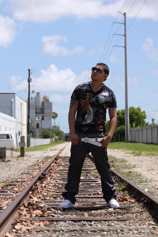 Date this foxy United States man 809 from Miami US4667