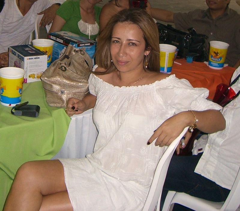 Date this hard body Colombia girl Monik123 from Cali CO1908