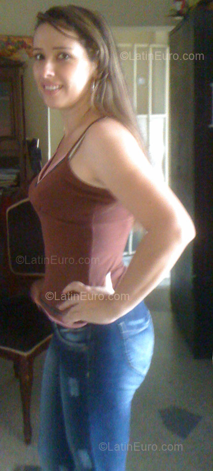 Date this athletic Colombia girl Ludin from Cali CO1925