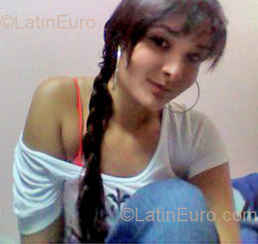 Date this voluptuous Colombia girl Carolina from Pereira CO1932