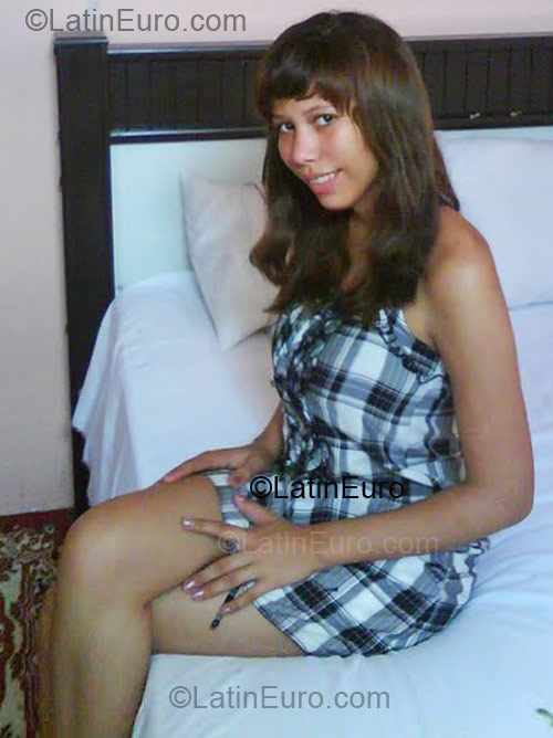 Date this cute Brazil girl Hilary from Salvado BR2008