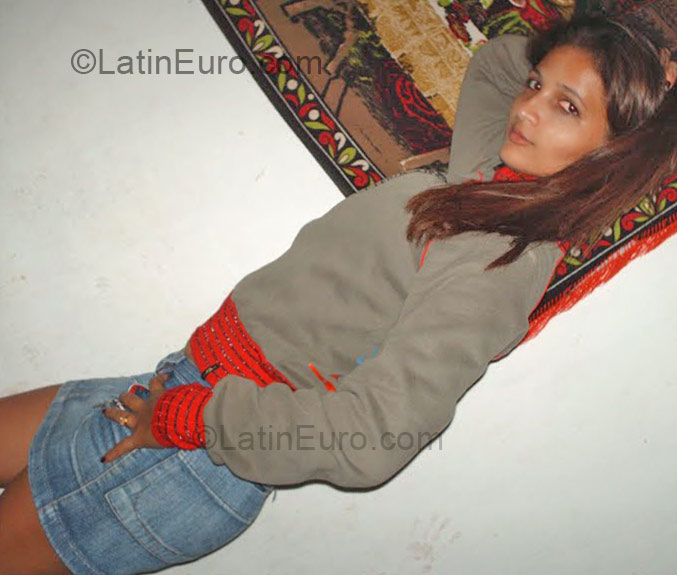 Date this nice looking Brazil girl Kalenne from Desterro BR2029