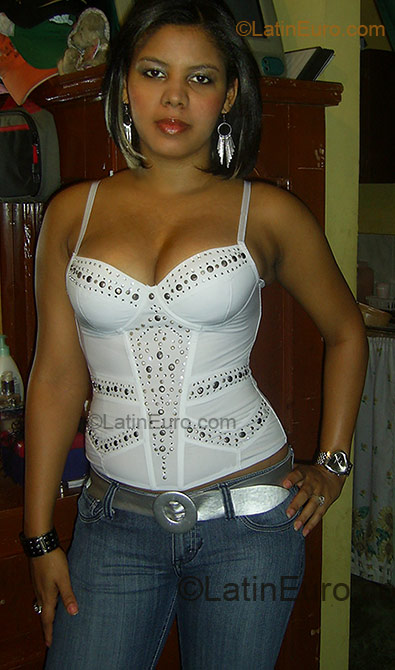 Date this gorgeous Dominican Republic girl Yahaira from Santiago DO2377