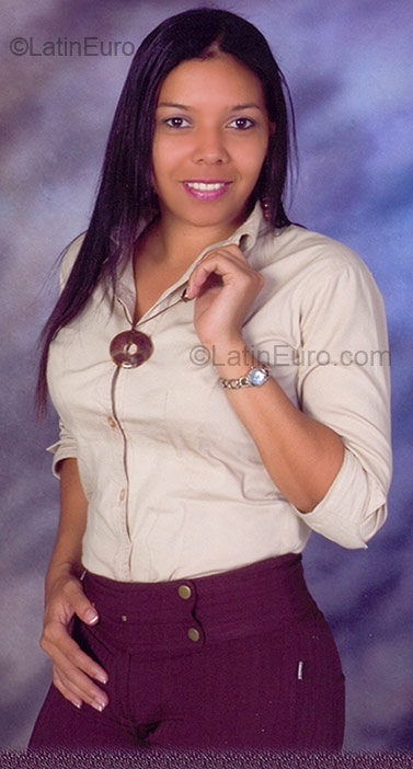 Date this happy Colombia girl Claudia from Cali CO2008