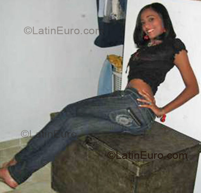 Date this delightful Dominican Republic girl Massiel from La Vega DO2409