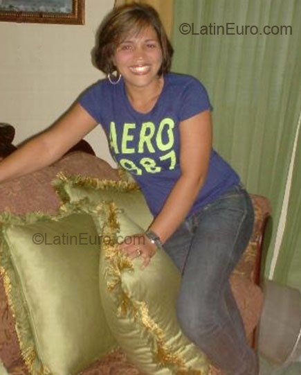 Date this young Dominican Republic girl Kirsis Zeneida from Nagua DO2438