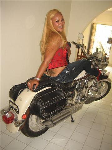 Date this nice looking Dominican Republic girl Pamela from San Pedro De Macoris DO2450