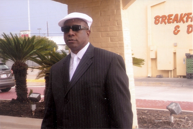 Date this beautiful United States man ENGINEKNOBIE from New York US4944