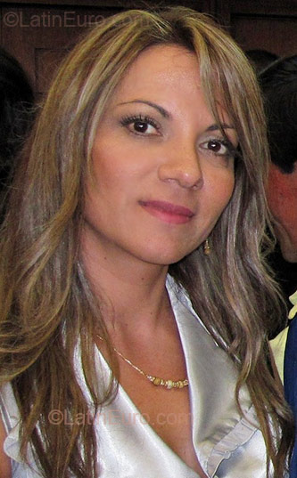 Date this nice looking Colombia girl Albis from Manizales CO2161
