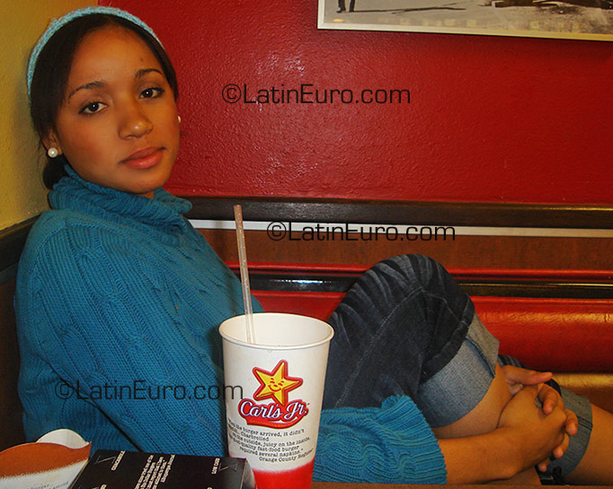 Date this charming Dominican Republic girl Isamar from Santo Domingo DO2765