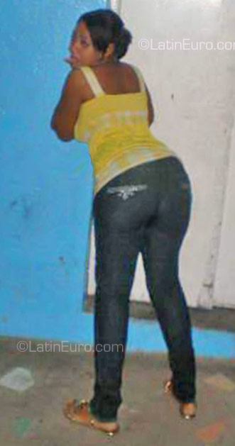 Date this tall Dominican Republic girl Sisa13 from Santo Domingo DO2768