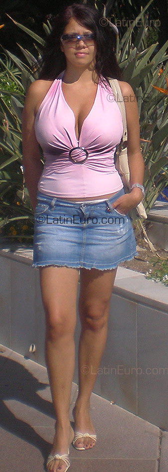 Date this gorgeous Colombia girl Claudia Milena from  CO2355