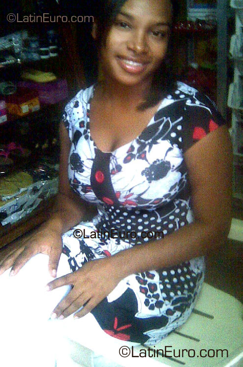 Date this cute Dominican Republic girl Ircia from Santo Domingo DO2791