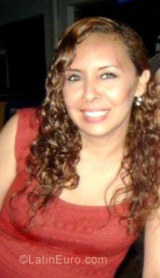 Date this attractive Colombia girl Eliana from Barranquilla CO2469