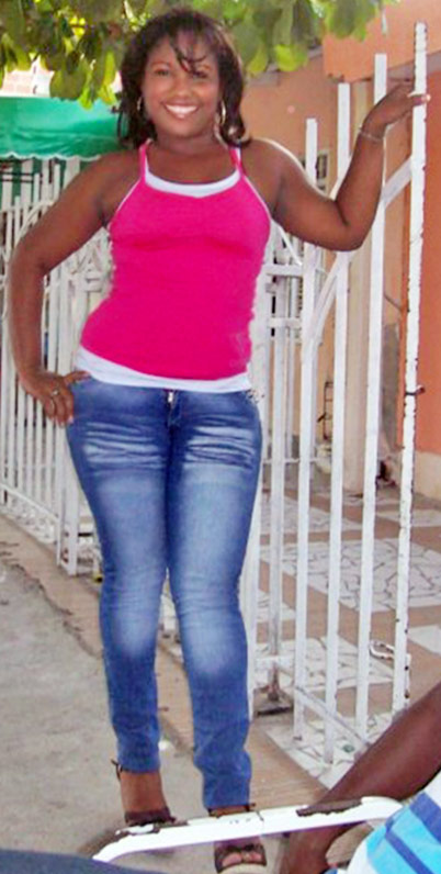 Date this pretty Colombia girl Paola Margarita from Cartagena CO2679