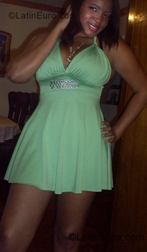 Date this cute Colombia girl Mery from  CO2712