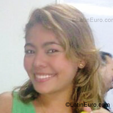 Date this nice looking Colombia girl Fhalon from Cartagena CO2721