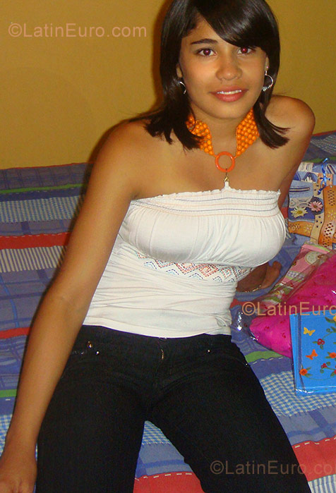 Date this beautiful Colombia girl Maira Alejandra from Dagua CO2757
