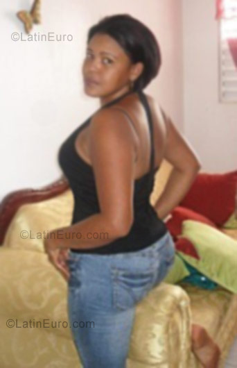 Date this nice looking Dominican Republic girl Delfhy from Santiago DO3138