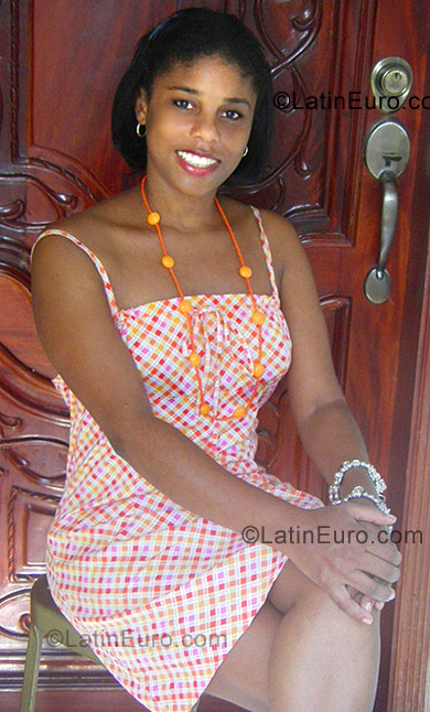 Date this good-looking Dominican Republic girl Patricia from Santo Domingo DO3154