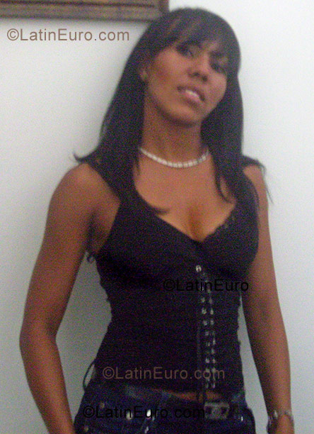 Date this pretty Dominican Republic girl Caro from Santiago DO3179