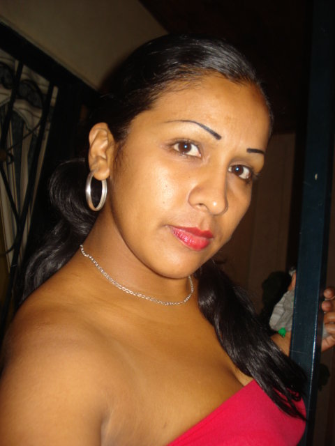 Date this tall Colombia girl Lina from Cali CO2858