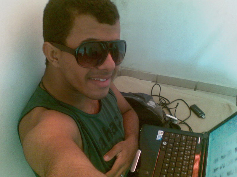 Date this happy France man Robertall from Brazil FR73