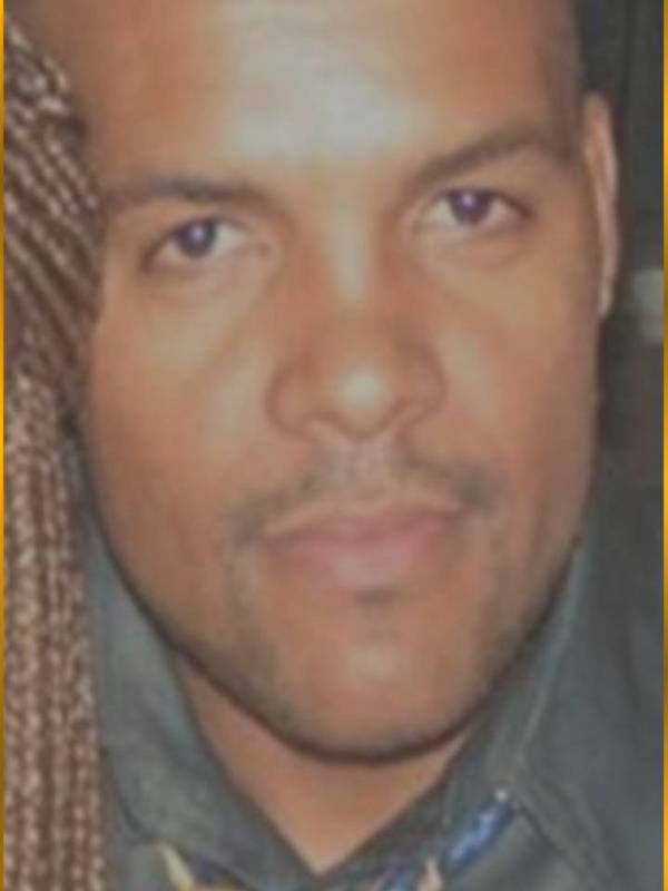 Date this hard body Angola man Michel from Luanda AO5