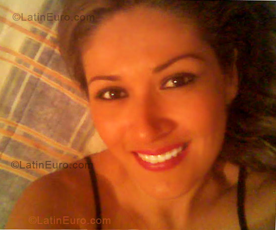Date this voluptuous Colombia girl Adriana from Bogota CO2878
