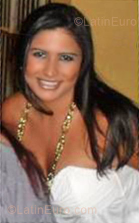 Date this happy Brazil girl Gabriella from Brasilia BR2253
