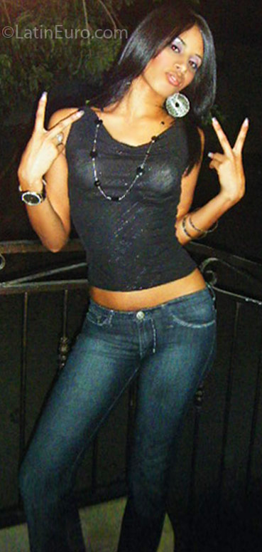 Date this stunning Dominican Republic girl Zuleyka from Santiago DO3353