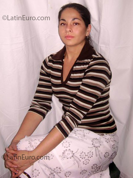 Date this attractive Colombia girl Liliana from Medellin CO2958