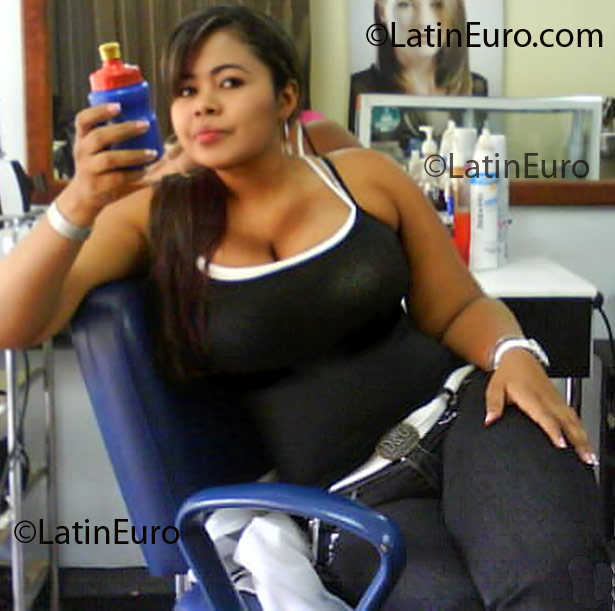 Date this delightful Colombia girl Dina Maria from Medellin CO2965
