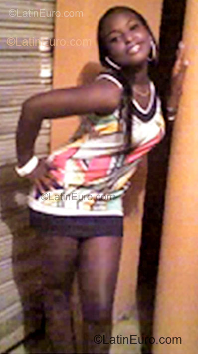 Date this nice looking Dominican Republic girl Karina from La Romana DO3457