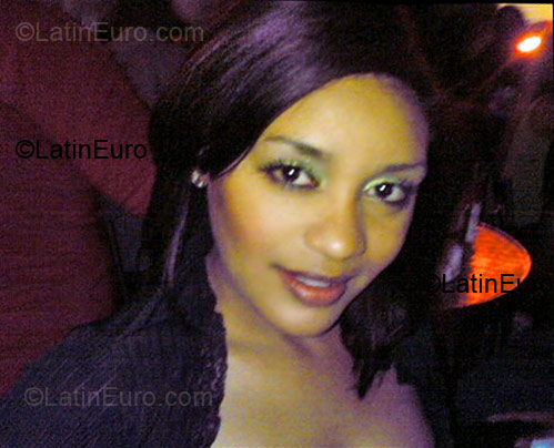 Date this hot Dominican Republic girl Nairovi Estefanie from Santo Domingo DO3464