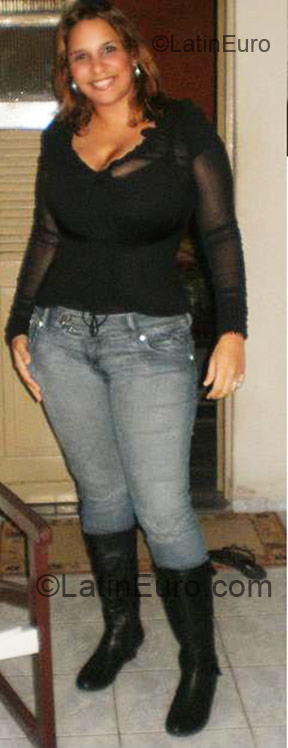 Date this voluptuous Brazil girl Carolina from Vitoria De Santo Anttao BR2377