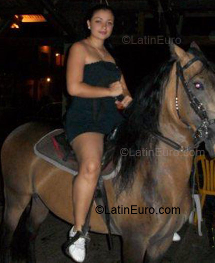 Date this pretty Colombia girl Luz Adriana from Cali CO3040