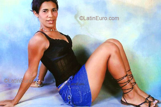 Date this pretty Dominican Republic girl Mercedes from Santo Domingo DO3520