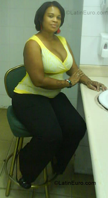 Date this charming Dominican Republic girl Carolina from Santo Domingo DO3590