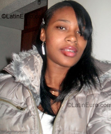 Date this beautiful Colombia girl Karolina from Bogota CO3175