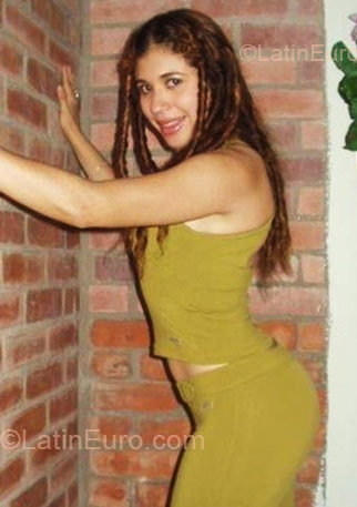 Date this attractive Colombia girl Mona379 from Cali CO3183