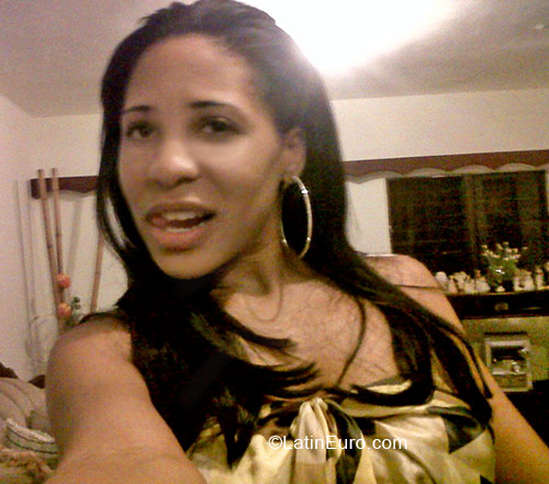 Date this hard body Dominican Republic girl Michelle from Santo Domingo DO3659