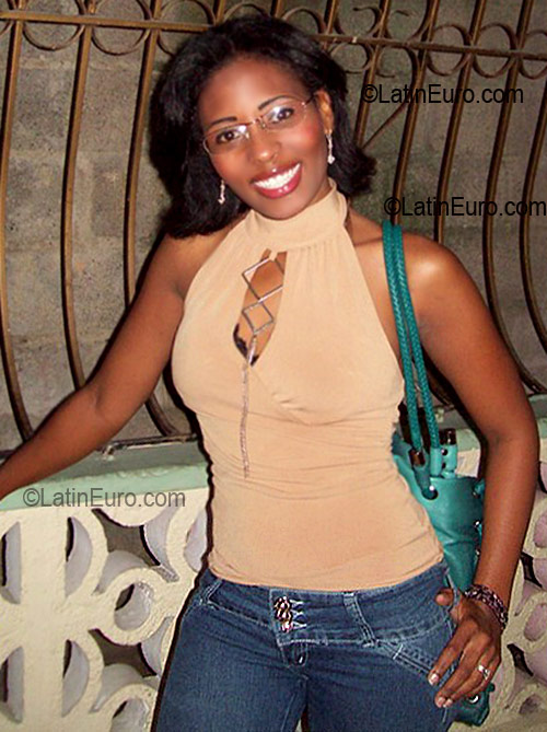 Date this fun Dominican Republic girl Celestina from Santo Domingo DO3689
