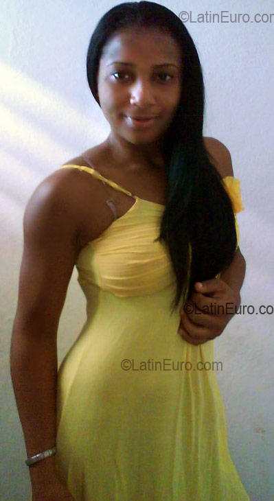 Date this exotic Dominican Republic girl Magdeline from Santo Domingo DO3694