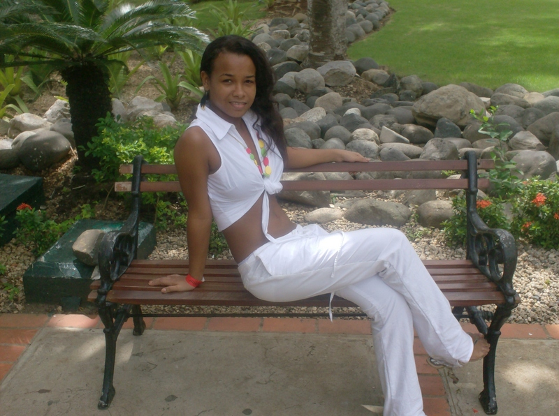 Date this athletic Dominican Republic girl Pirufa from Santo Domingo DO3719